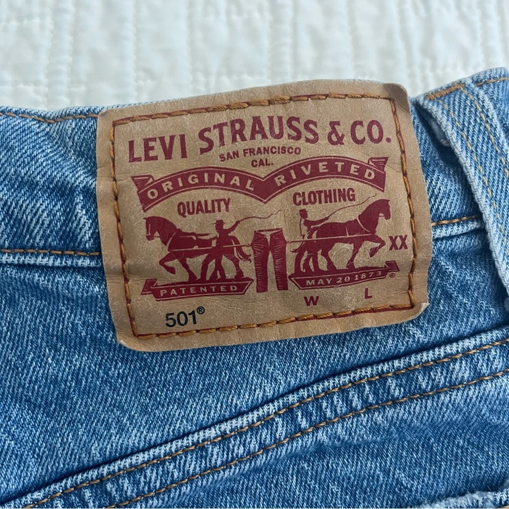 Levi's Classic Blue Distressed 501 Jean Shorts Size 25 - Picture 3 of 4